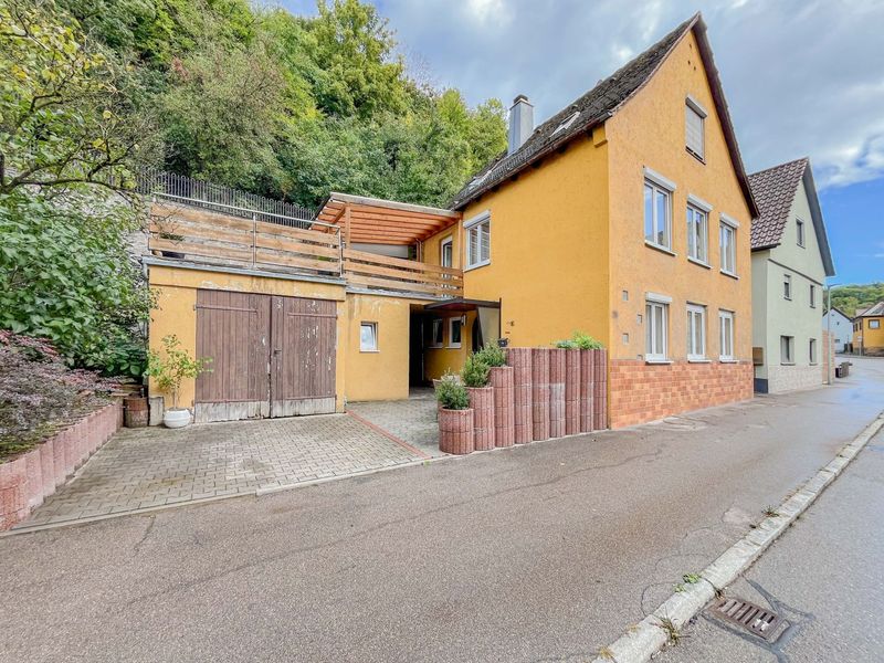 Gepflegtes Einfamilienhaus mit Garage in zentraler Lage von Schwäbisch Hall-Steinbach